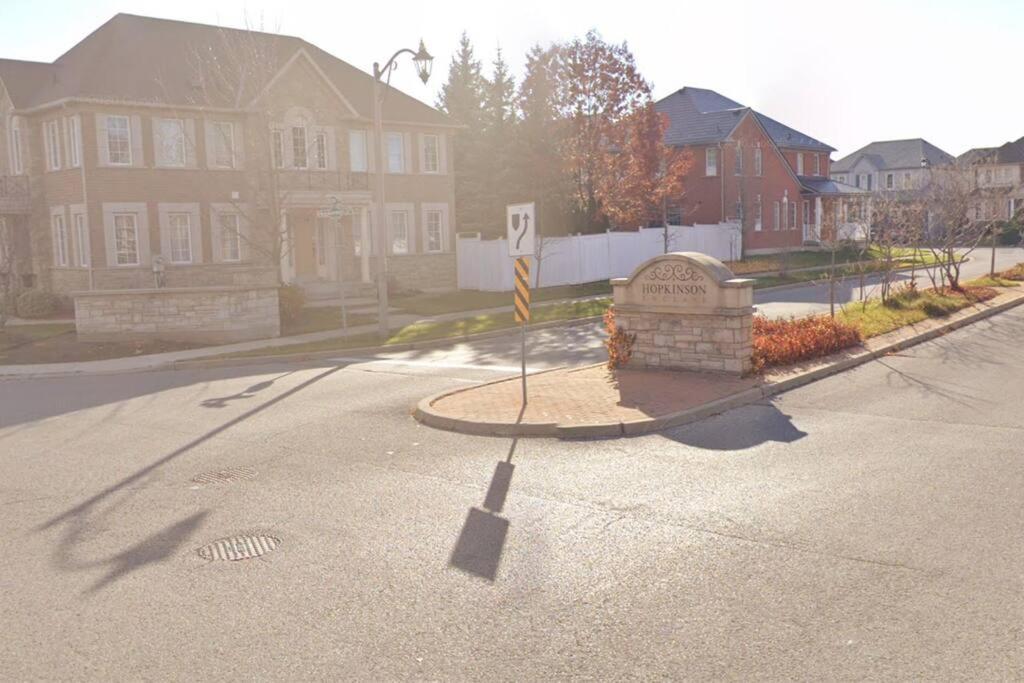 Finished 2 Bedroom Apartment In An Upscale Area Of Ajax Exteriér fotografie