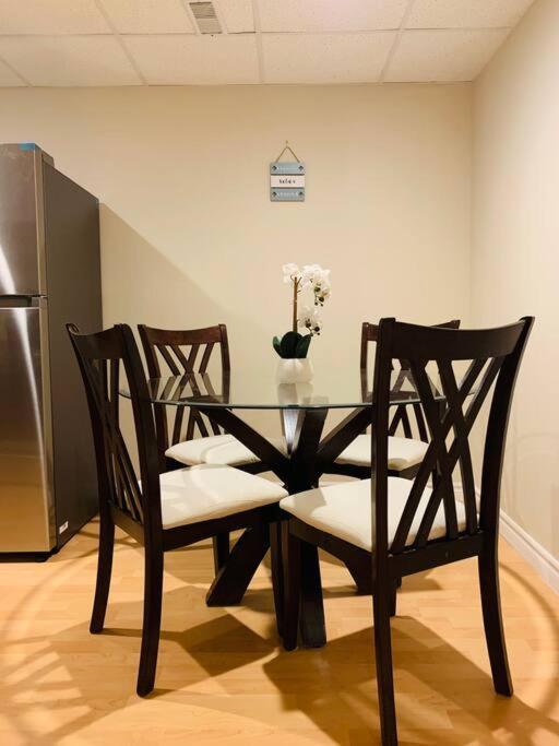 Finished 2 Bedroom Apartment In An Upscale Area Of Ajax Exteriér fotografie